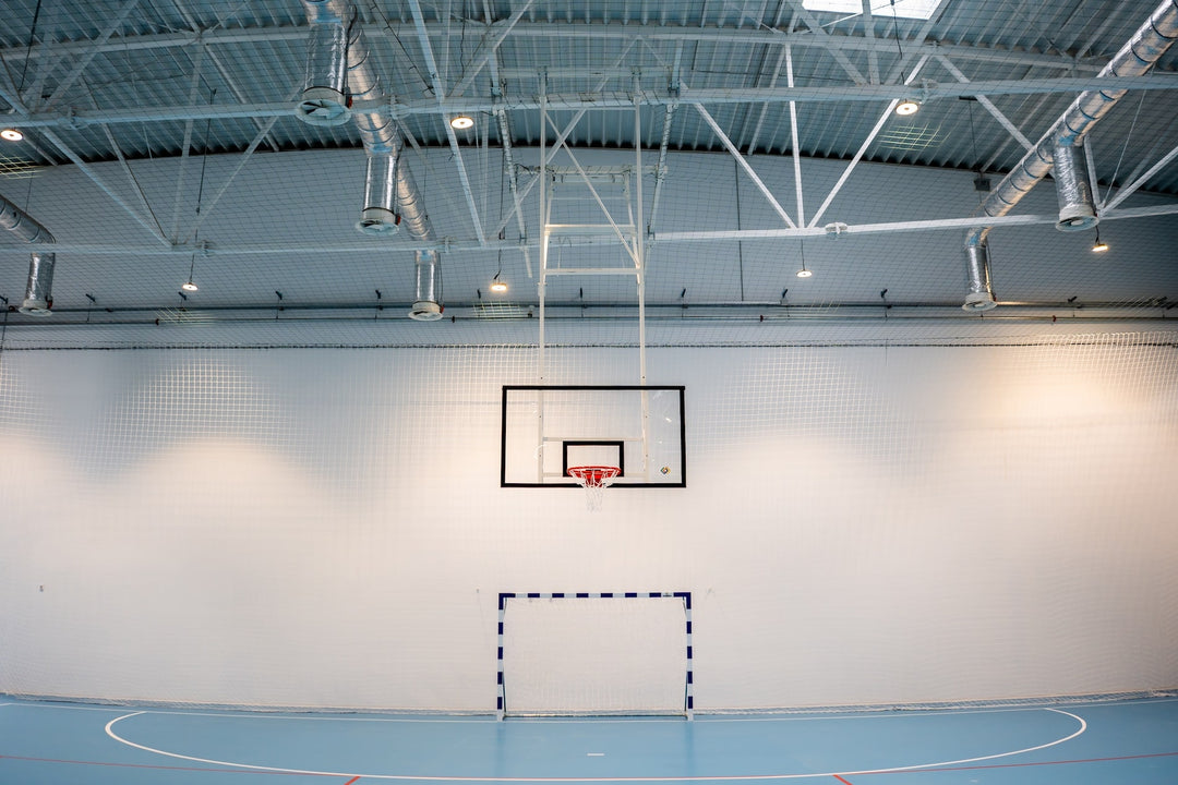 Consolă de baschet rabatabilă la tavan cu motor electric și telecomandă